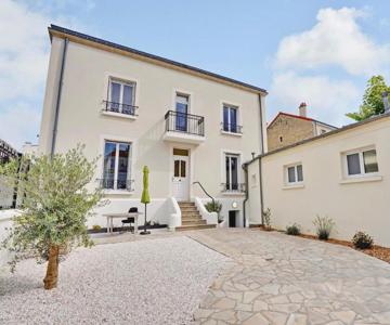 Appartement 2 Chambres Dans Une Belle Maison à Proximité De Paris