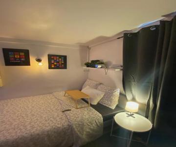 Cozy Projector Home, 6 Min To Metro