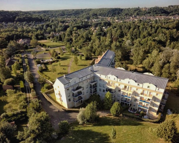 Residence Hotel Les Ducs De Chevreuse avec Hébergement, Repas & PDJ, Séminaire, Bureau & Parking