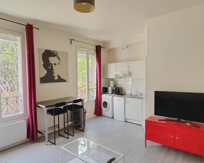 Comfy Parisian studio!