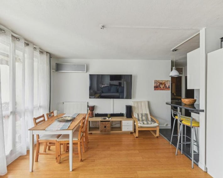 Chic and comfortable apart with balcony