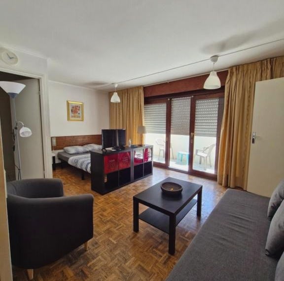 Vaste studio 10 min ORLY 20 min Paris by RER B