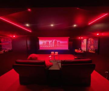 Suite cinéma et jacuzzi privé