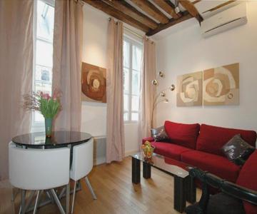 HolidaysInParis - Bourg Tibourg II