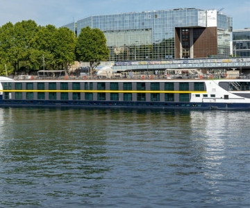 MS Monarch Countess