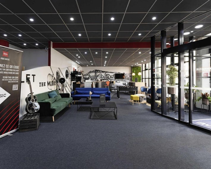 Hôtel ibis Paris Pantin Église