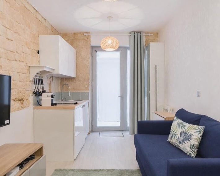 Studio near Le Moulin Rouge and Montmartre
