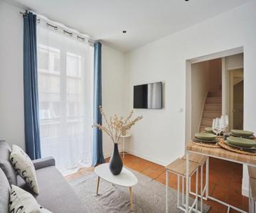 Apartment Louvre Museum by Studio prestige
