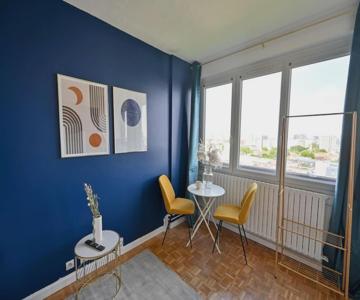 Super studio tout équipé - III