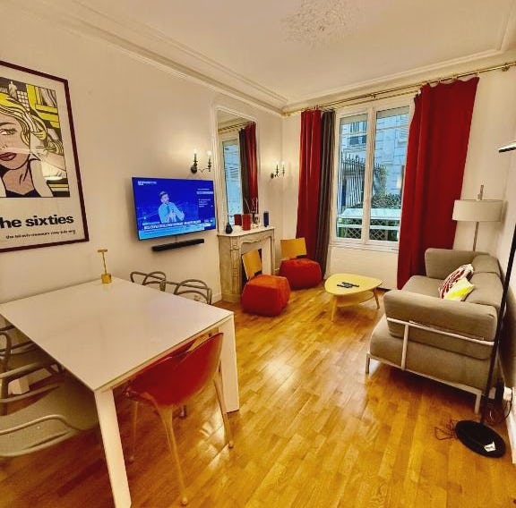 2 Bedroom with AC & Spacious Terrace minutes from Champs Elysées