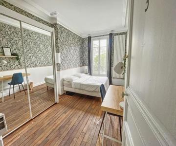 Room in elegant 3-bedroom apartment near Bois de Vincennes