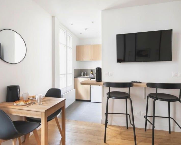 GuestReady - Cozy Parisian Escape for 2