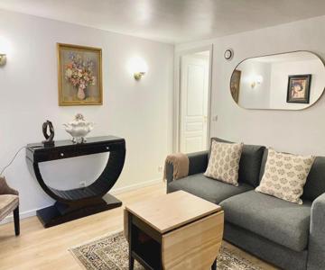Luxury Apartment In The Golden Triangle - Paris