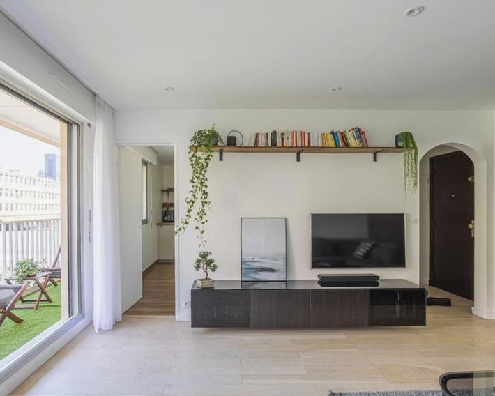 Spacious & Cozy 2-Room with Balcony