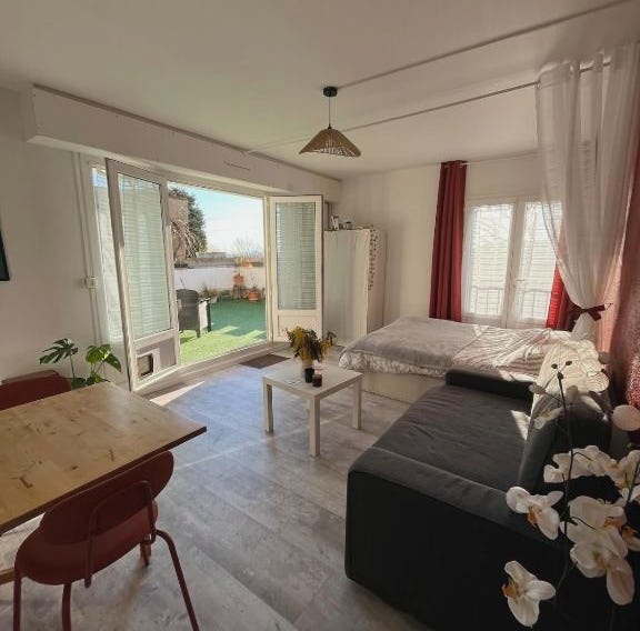 Studio et terrasse près de Paris