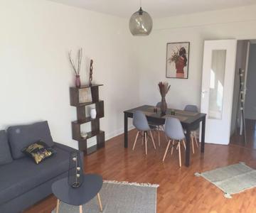 Cosy Large Appartement 20 Minutes Downtown Paris