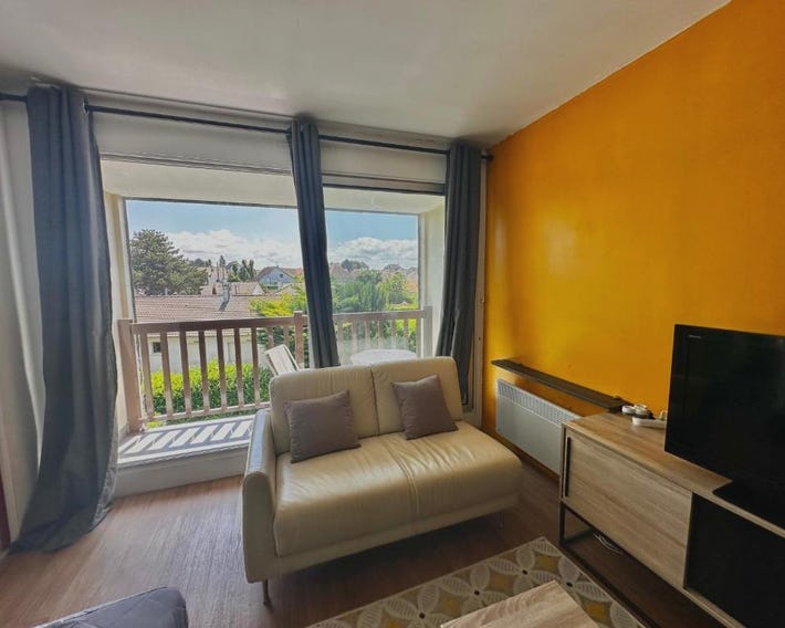 Capucine, duplex à 5 min plage