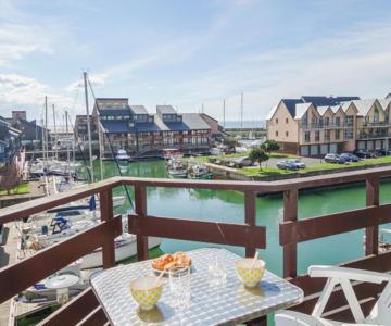 Apartment Les Marinas-3 By Interhome