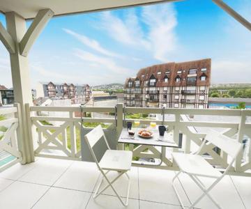 Refuge Chaleureux et Lumineux, Wifi, Balcon, Parking au coeur de Deauville