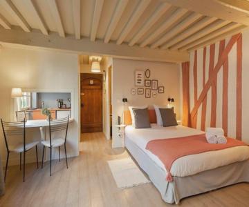 Couleur Corail Studio Peaceful gem & shared yard Central Honfleur