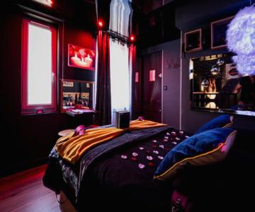 Loveroom sauna, balnéo, parking privé dans le centre de Honfleur