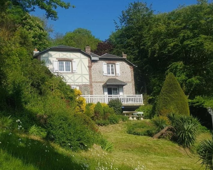 Villa Colin, la tête dans les bois, à deux pas de la mer, classée 4 étoiles