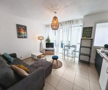 Apparemment Moderne Au Cœur De Bayonne
