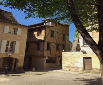 Maison De Corinne