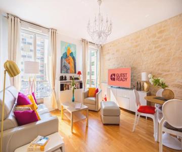 GuestReady - Bright Apt in city centre w/ Parking