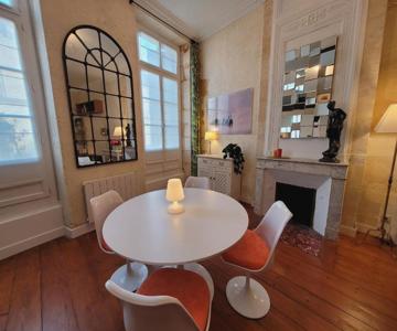 Appartement central typiquement bordelais