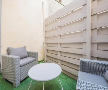 Studio En Duplex-aircon-terrasse-parking Gratuit-calme