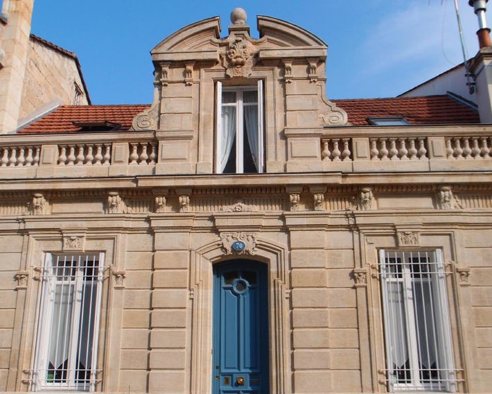 C'est une maison bleue - a blue lodge in Bordeaux