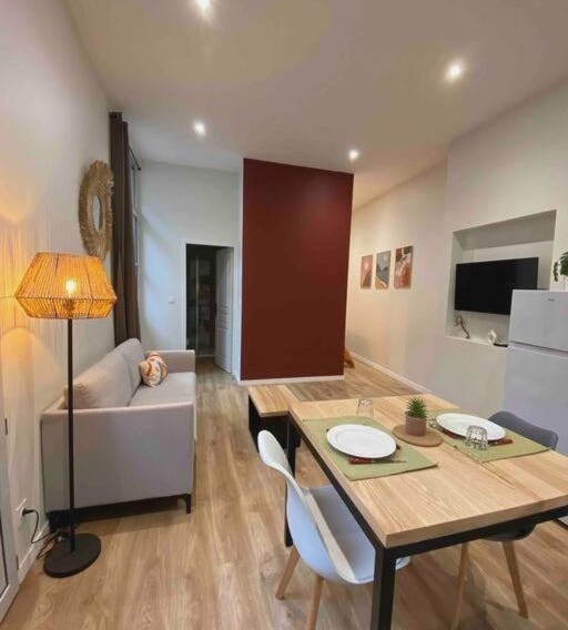 Logement entier-Clim-100%équipé-Hypercentre-Balcon