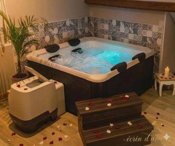 Ecrin d' Amour suite romantique avec Jacuzzi