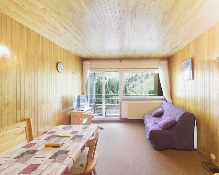 Studio 6 personnes pied des pistes avec balcon et vue montagnes - FR-1-400-28