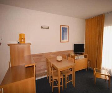Le Chalet - Piscine - Studio Pour 4 Personnes 894
