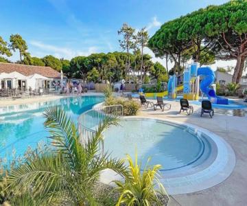 ZEcamping 4 étoiles sous les pins - Plage à 600 m - Piscine couverte