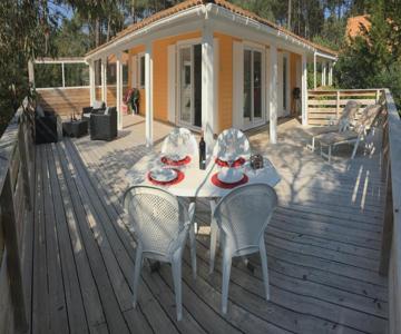 Chalet Orange Naturiste la Jenny
