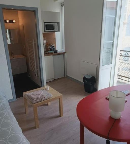 Studio avec balcon