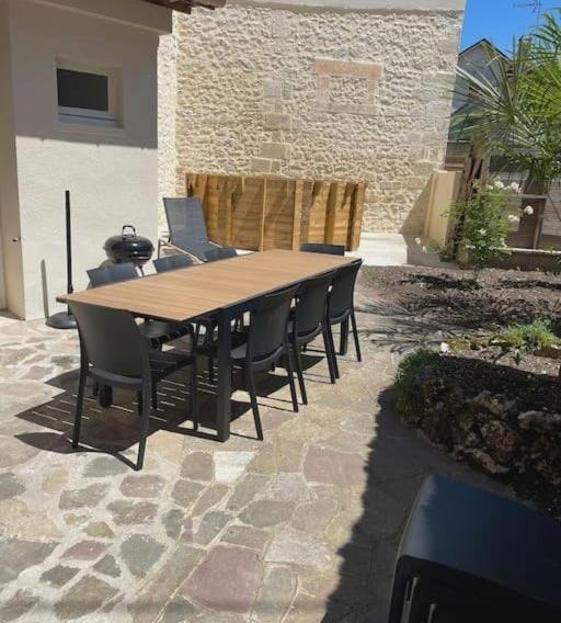 Maison 5 chambres 3sdb en ville avec piscine