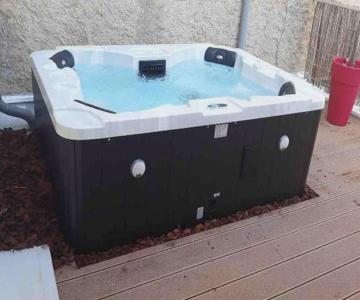 An Authentic Experience With Spa In The Center
