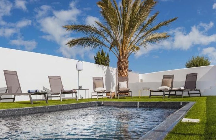 Villa Ernest, 100 m plage Saint Martin de Ré, quartier recherché de la Cible, calme absolu, piscine 