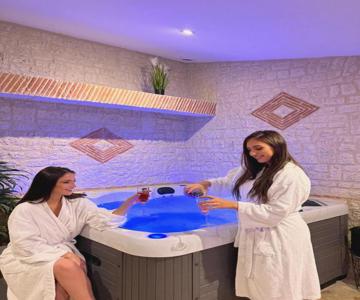 Suite Privative Jacuzzi Sauna De La Villa Del Castagnol