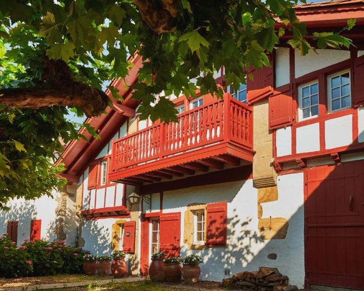 Maison Dominxenea
