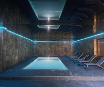 Villa 400m2 piscine intérieure très calme