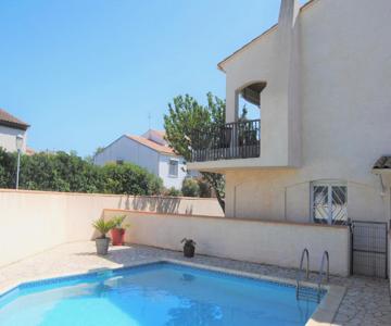 Appartement avec piscine et parking privé