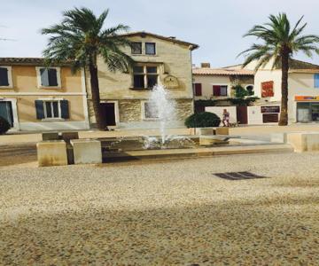 La maison sur la place dans Aigues Mortes