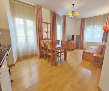 Zénitude, T3, centre Luchon, wifi, casier à skis, ascenseur, 6 personnes