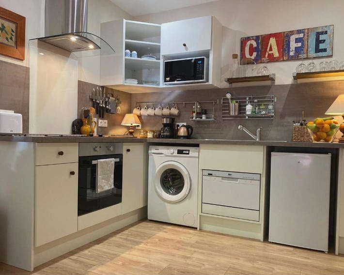 Fantastic Ground Floor Apartment Opposite Thermes