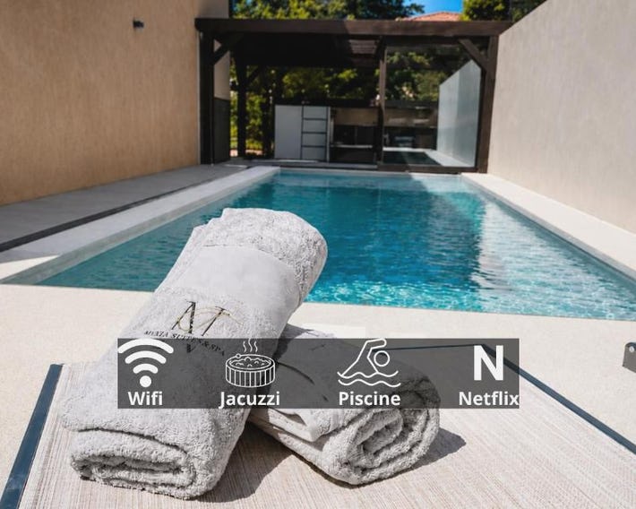 NUXIA Suites&SPA L'Abohème Chic